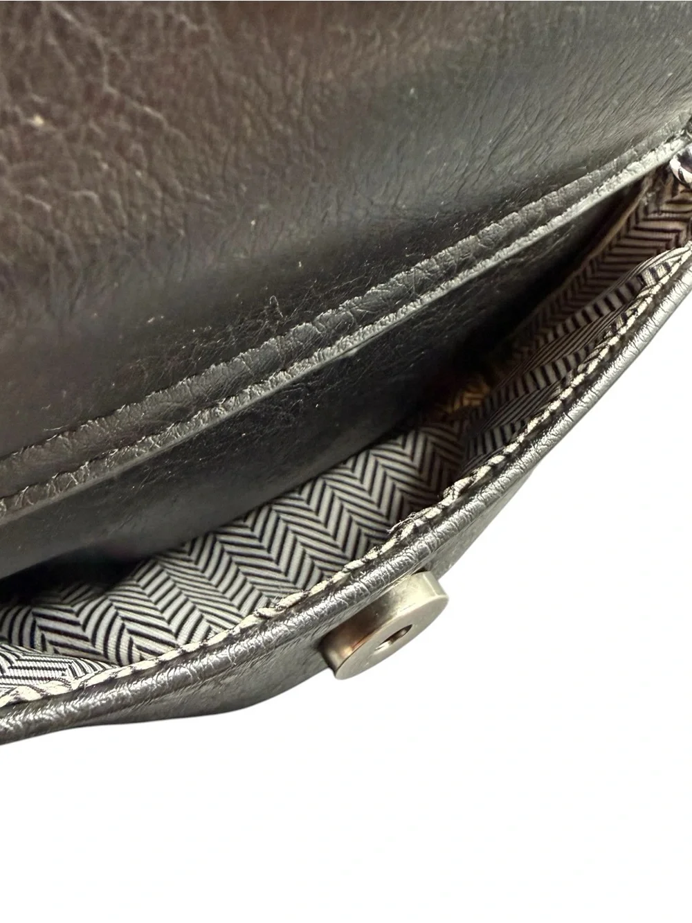 Vegan Leather Crossbody Sling Bag Chevron Lining Casual Travel Pack Black